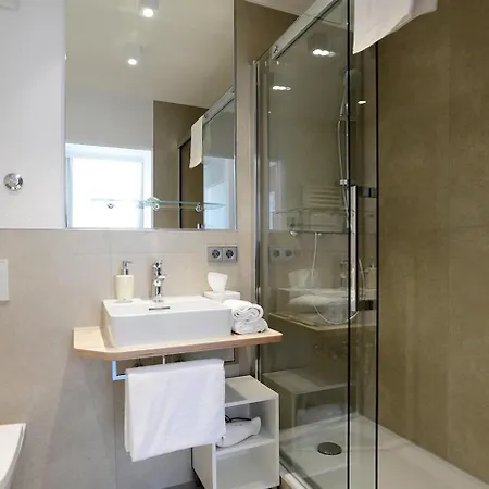 Schlosshotel Hotell 3*