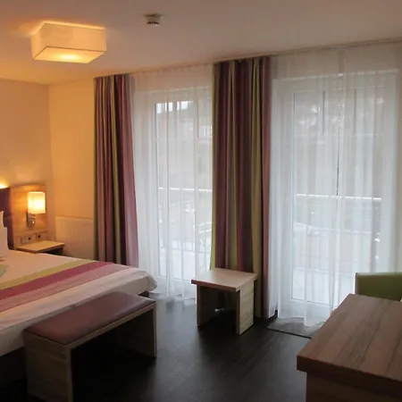 Schlosshotel 호텔 Ingelfingen